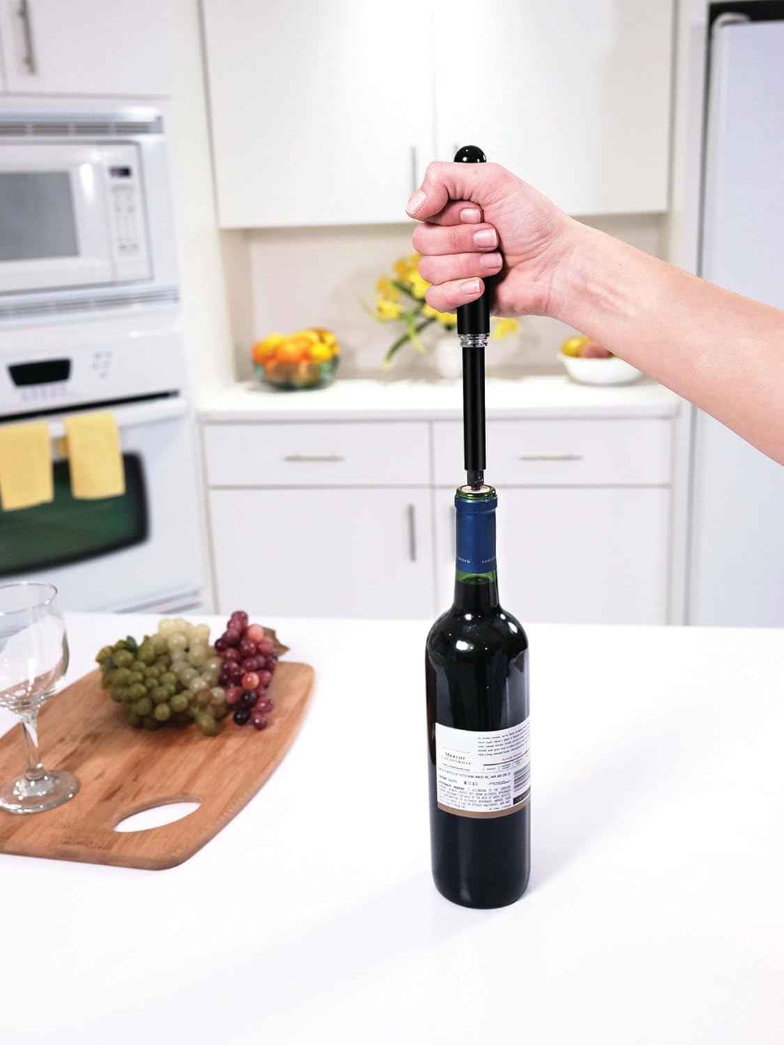 Abrevino compacto de viaje con extracción de corcho y cortador de papel de aluminio integrado. Accesorio de vino sin esfuerzo para entusiastas en movimiento (1)