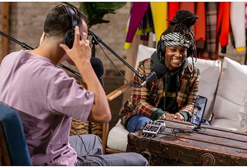 Miniatura 5 de Zoom PodTrak P4 - Grabadora de podcasts portátil con zoom 4x ZDM-1 Podcast micrófono y paquete de auriculares, 4 pilas AA, tarjeta SD de 32 GB,