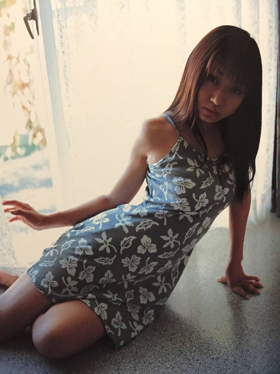 Amazon.co.jp: 古本 帯あり 写真集 big wave 森本さやか 撮影:小池