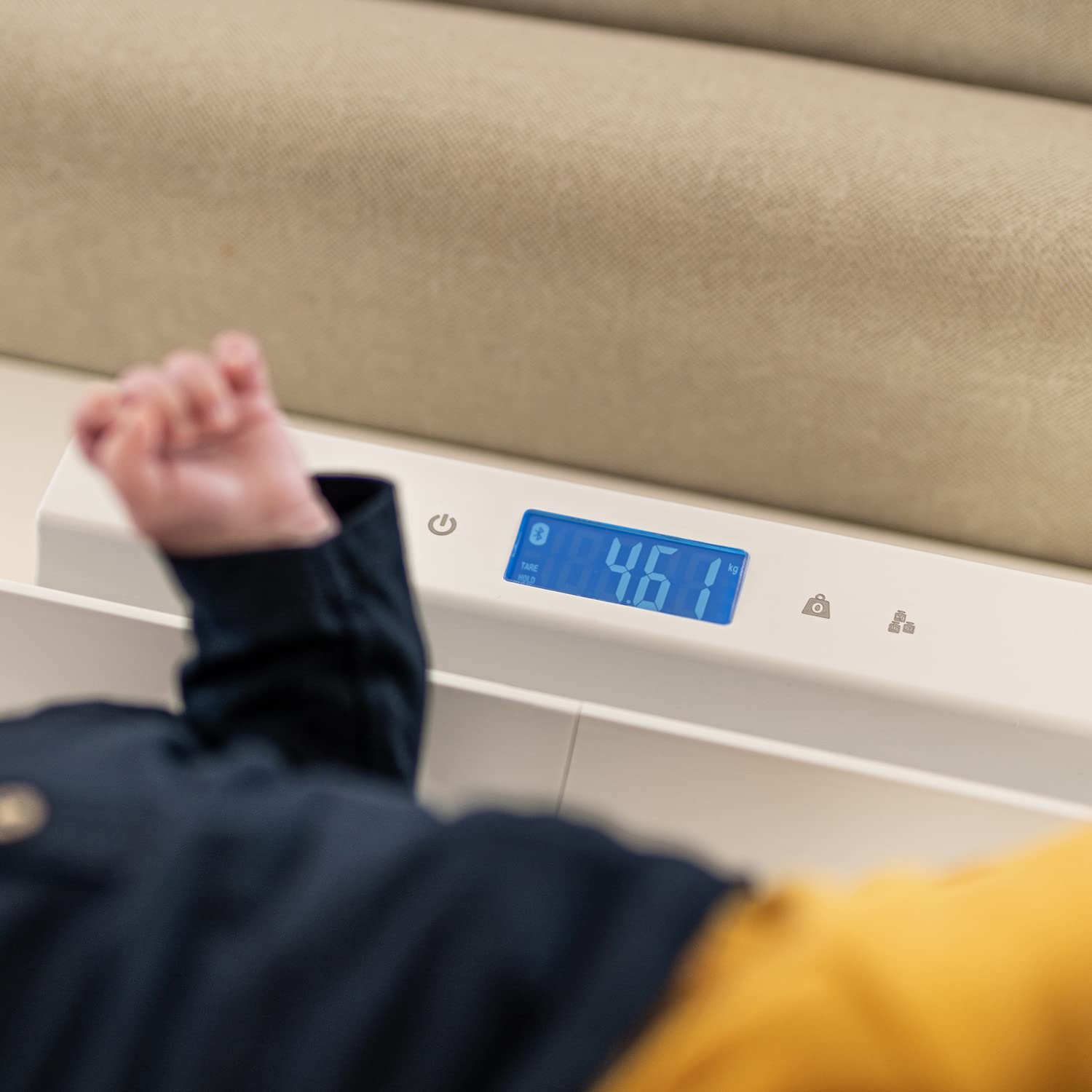 Suavinex, Bilancia Digitale per Neonati e Adulti di ottima precisione, da utilizzare dalla nascita all'età adulta: da 1 kg a 100 kg, Con vassoio della pesata rimovibile
