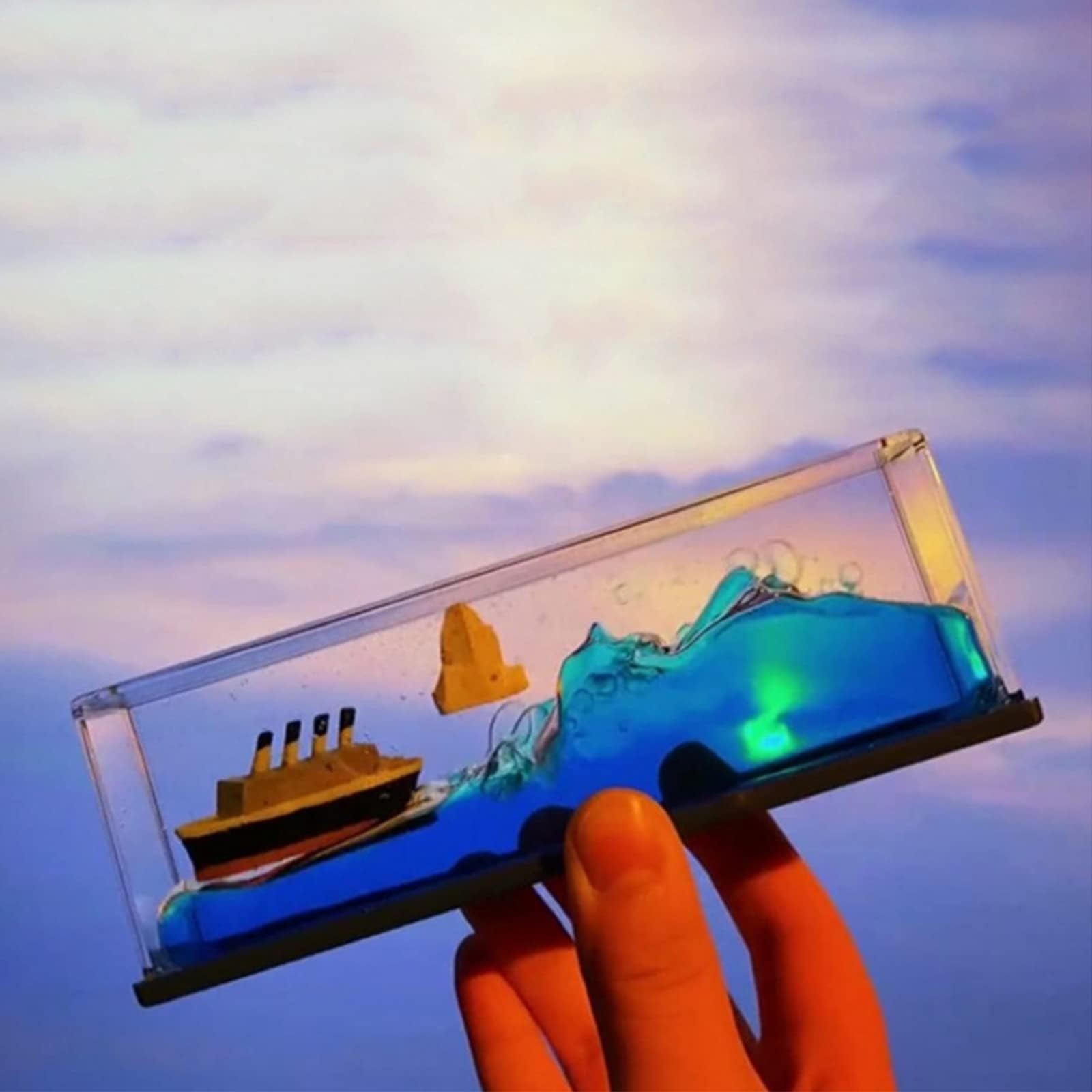 Cruise Ship Model Decoration Acrylic Cruise Ship Mode Fluid Drift Bottle,Cruise Ship Iceberg Home Decor - The Cruise Ship That Never Sinks Decoration for Car Decoration Display Cases and Gifts