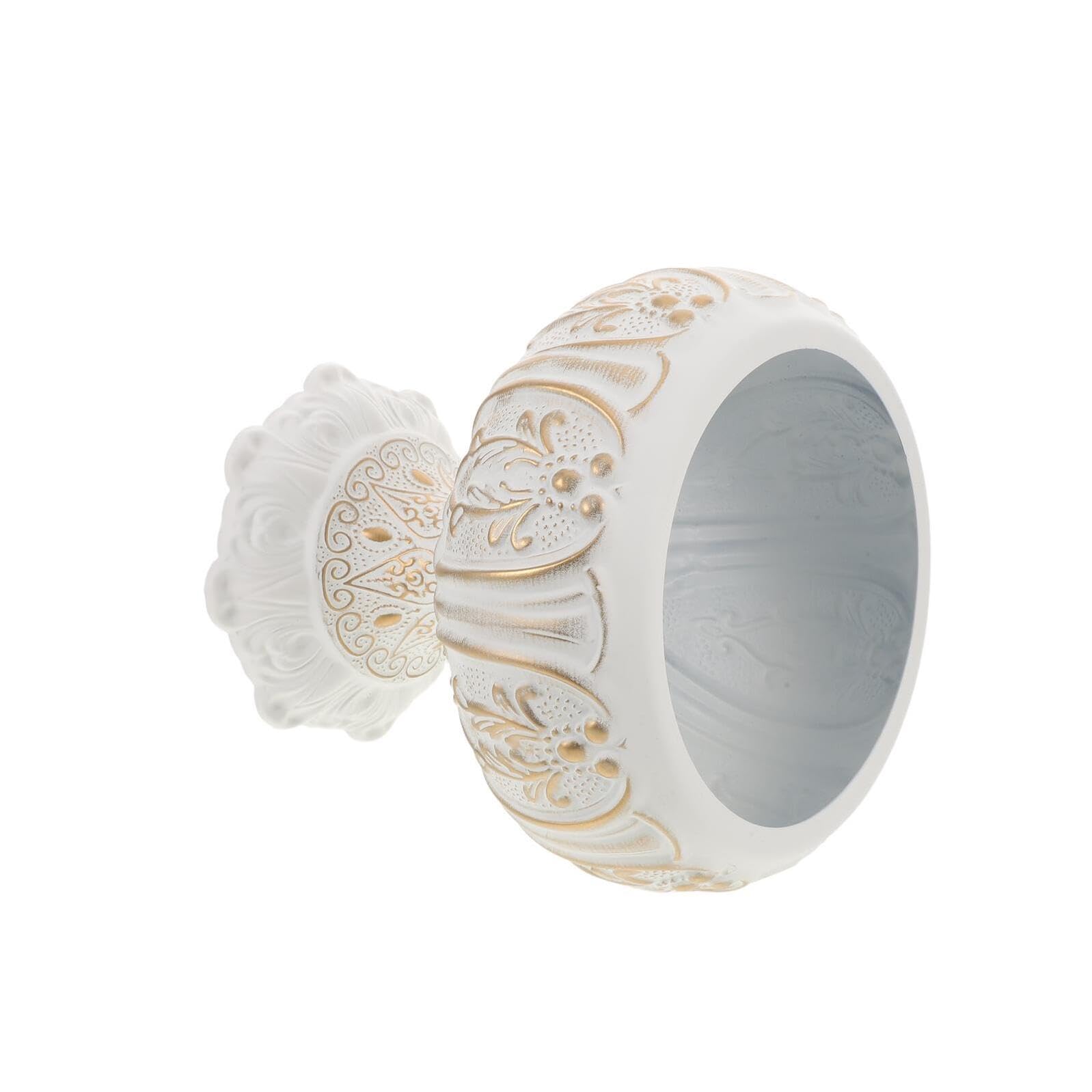 Pot de fleurs en fer forgé blanc vintage pour décoration de mariage champêtre