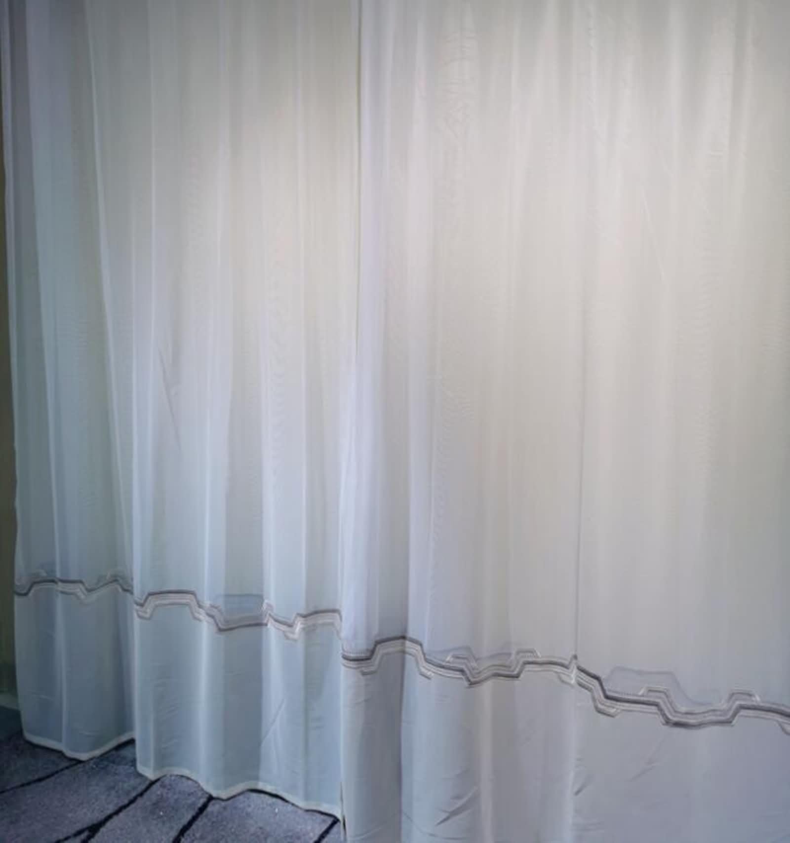 Vorhänge Transparent 86 x 183, Schlafzimmer Vorhang Modern 2er Set mit Ösen Spitze mit Geometrischer Stickerei, Polyester