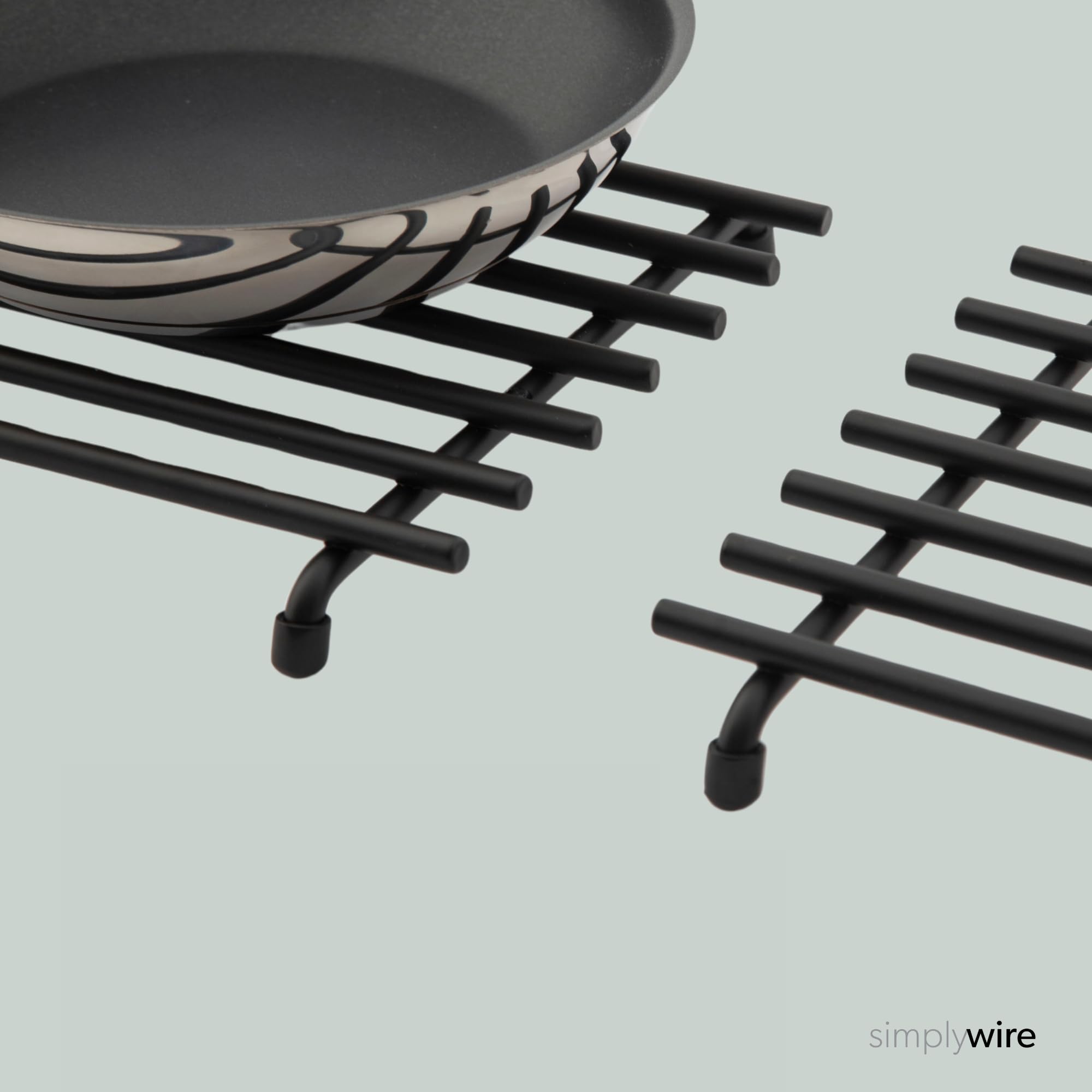 simplywire – Untersetzer – 2er-Pack – Hitzebeständig – Küchenarbeitsplattenschutz – Quadratisch – Schwarz Pulverbeschichteter Stahl