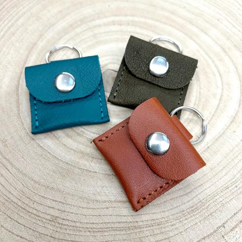 Halsbandtasche aus Leder für Hundemarke SAMMY | AIRTAGS | Steuermarke | Tassomarke | Einkauschip | Ring Aufbewahrung | Viele Farben | Handmade by Manufactica®