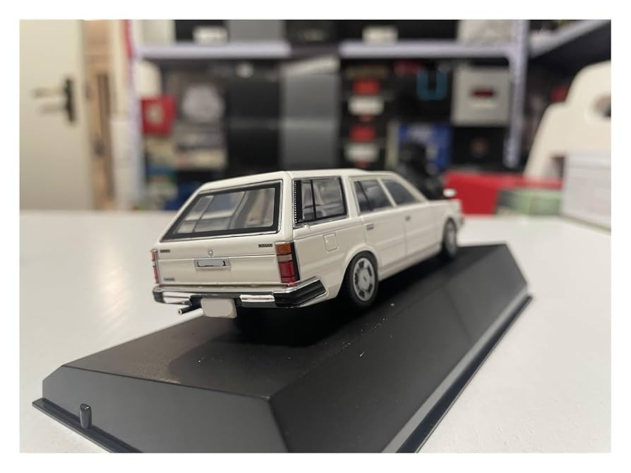 Amazon | ミニカーモデル 1:43スケール 日産セドリックバン Y30