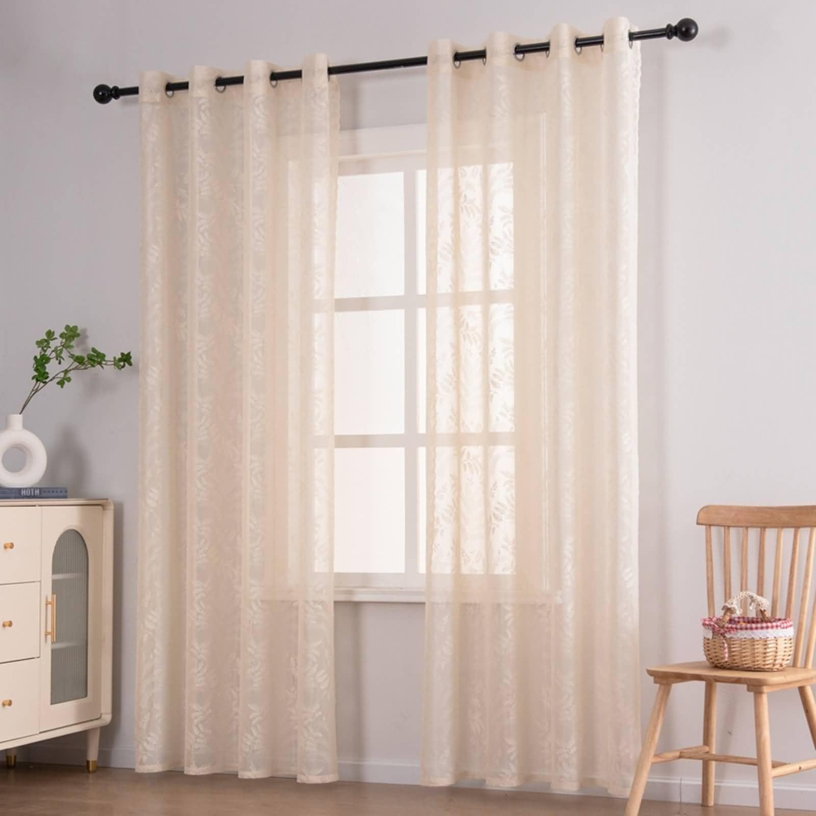 Voilage salon beige pour bloquer les regards indiscrets sans perdre la luminosité