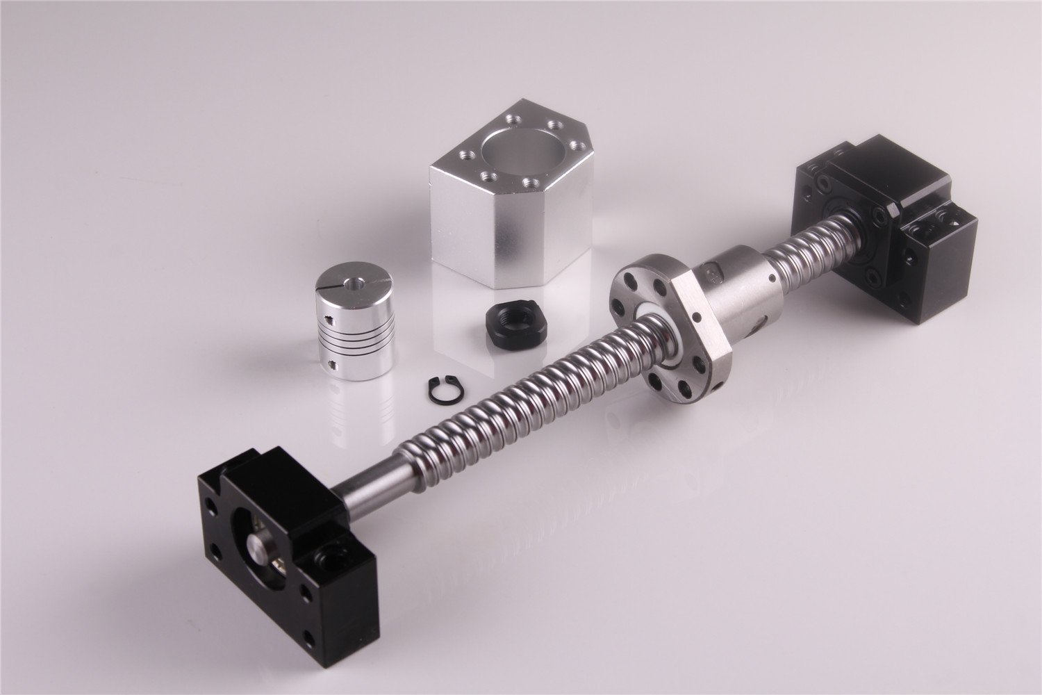 SFU1605 Vis à billes en acier inoxydable 550 mm avec support BK12/BF12, boîtier écrou et embrayage pour automatisés