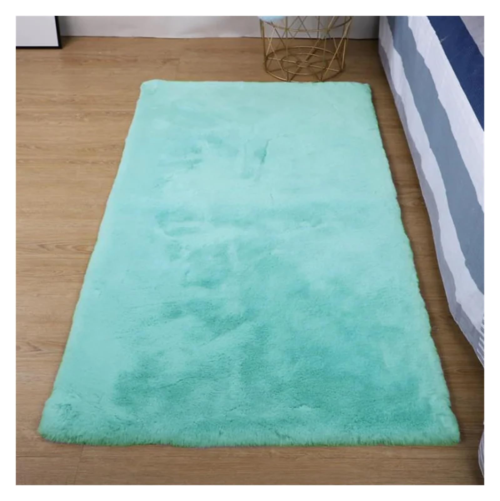 Tapis moelleux contre le sol froid de salon et chambre