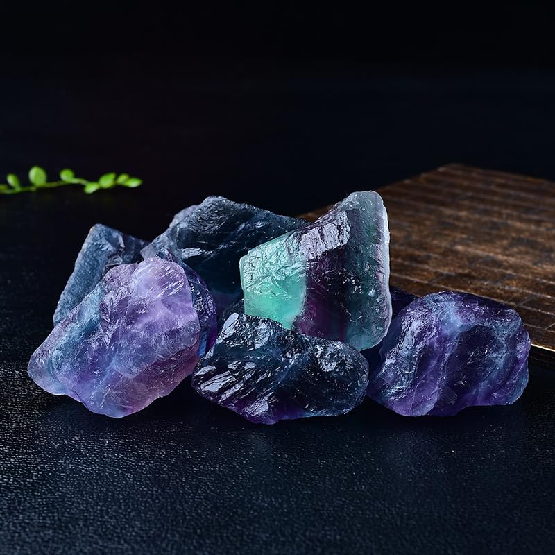 Naturalny kryształ surowy, naturalny kamień fluorytowy w kolorze kryształu, żwir, kamień dyfuzora, kamień do aromaterapii, kryształ do dekoracji domu i biura, do cięcia, chupiania się, kryształów