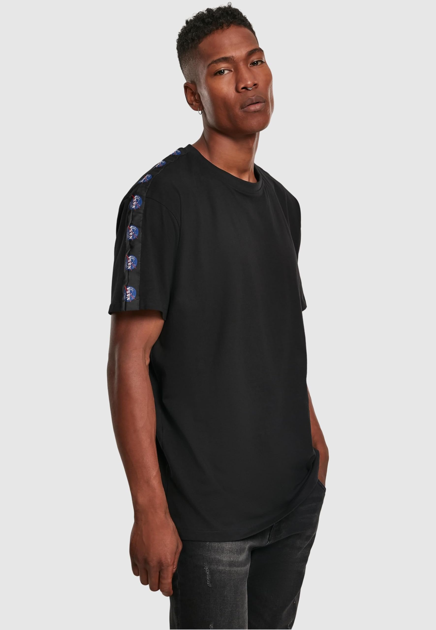 Mister Tee Herren NASA Logo Taped T-Shirt, Black, XL - Image 4