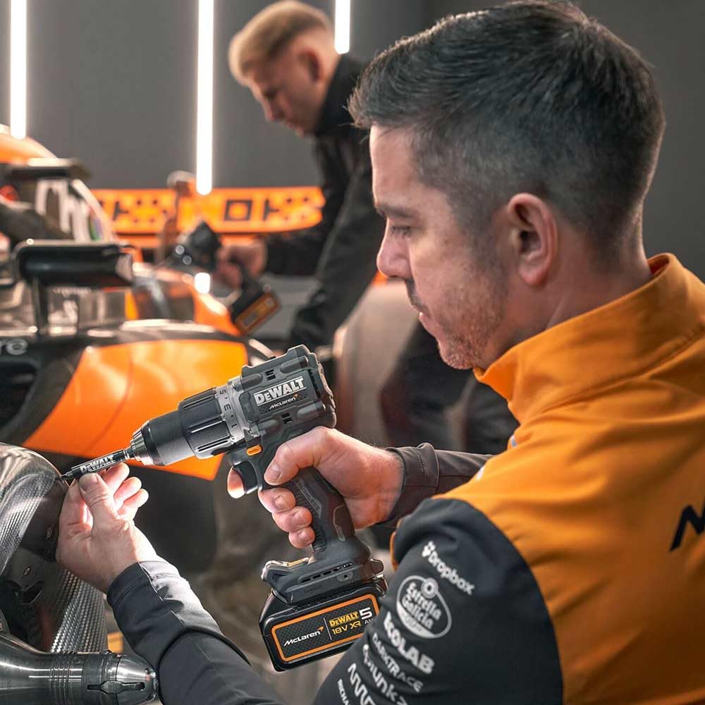 DeWalt DCD85MP2T McLaren F1 18V XR Taladro de martillo combinado inalámbrico sin escobillas con 2 baterías de 5 AH, cargador y funda