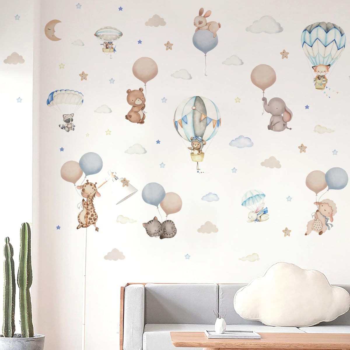 Kibi - Adhesivos de pared para habitación infantil, diseño de animales con globos, decoración mural para niños, nubes y estrellas, 130 x 88 cm, azul y beige