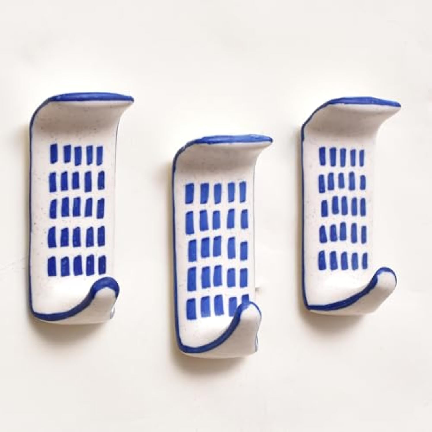 Indian Shelf 3 Hooks Unique Adhesive Coat Hook Sticky Hooks Shower Hook for Loofah Self Adhesive Towel Holder No Damage Wall Hangers Towel Hook for Bathrooms Key Hooks for Kitchen Wall