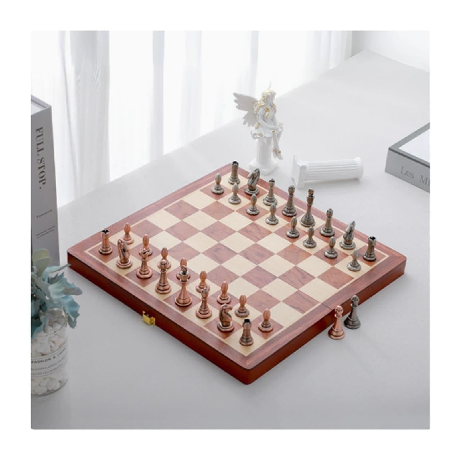 Set da gioco degli scacchi in metallo in stile europeo
