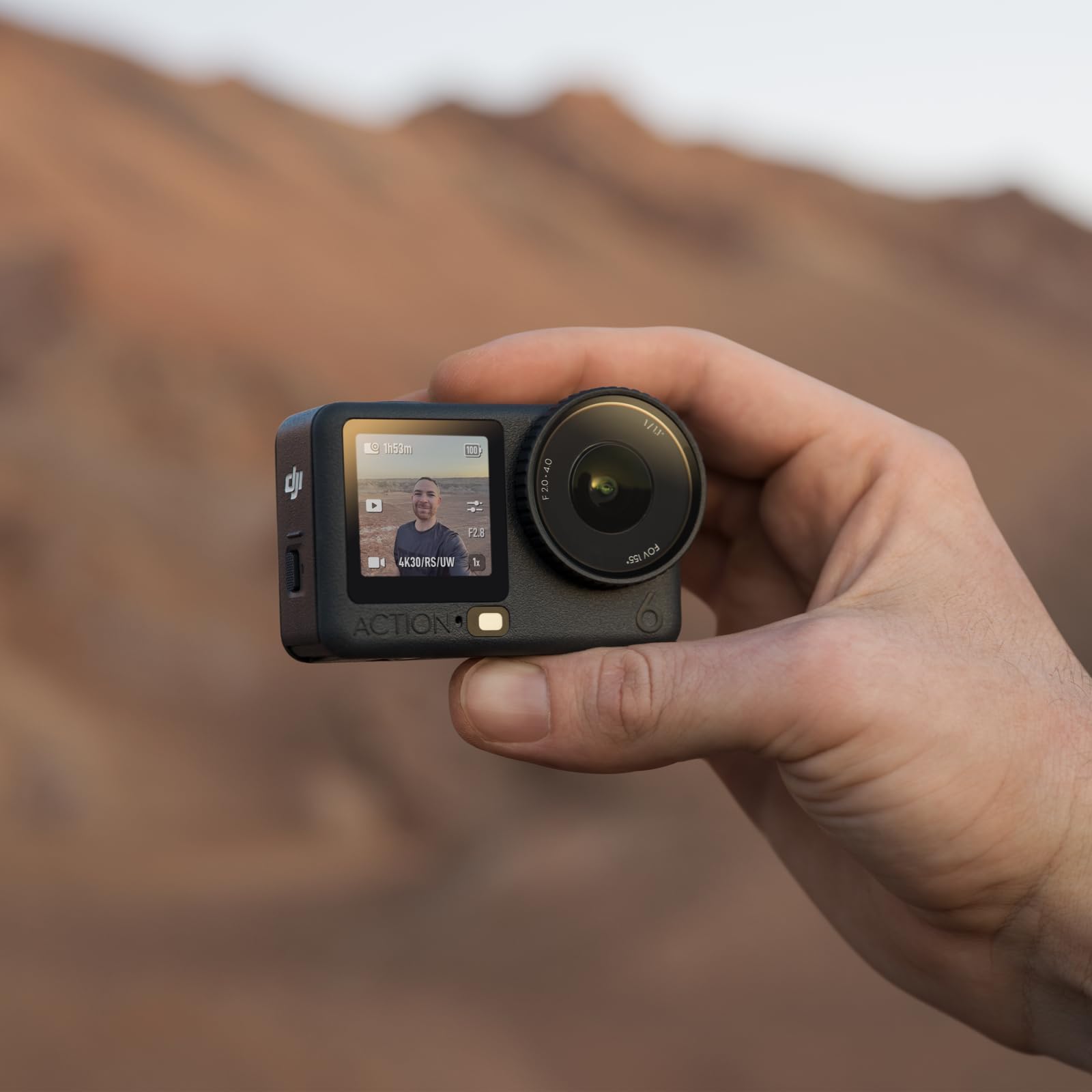 DJI Osmo Action 6 Combo Essenziale, 4K action cam con sensore quadrato 1/1,1″, apertura variabile da f/2,0 a f/4,0, resistente al freddo, batteria da 4 ore (OA6 Essential Combo)