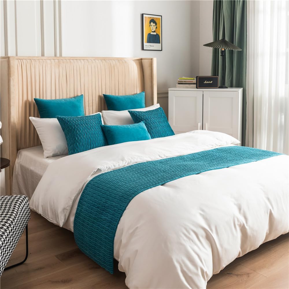 Solid Soft Velvet Bed Runner Decorative Bed End Scarf for Home Hotel Guesthouse, 2 Pillowcases, 45x45cm/ 17.5x17.5in