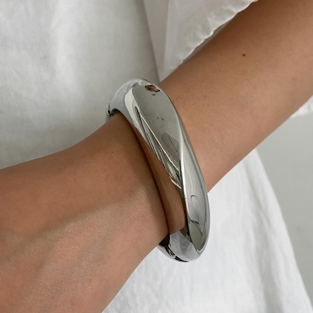 Chunky Gold Bracelet Resin Bangle Bracelets for Women 3Pcs Vintage Acrylic Wide Cuff Bracelet Mixed Metal Sculptural Statement Fashion Jewelry - Image 8