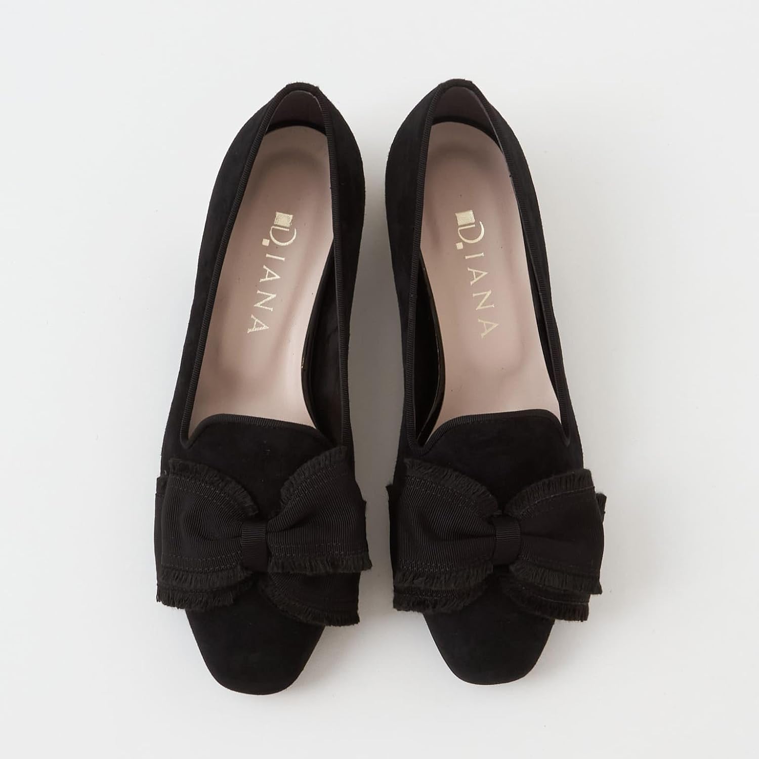 ダイアナ] ローヒール・フラットシューズ 日本製 リボン グリッター フェミニン KW42309 ヒール高：2cm台 ダイアナ] ローヒール・フラットシューズ  日本製 リボン 厚底ソール ローファー KW43333 ヒール高3cm台 ローヒール [ダイアナ] ローヒール・フラットシューズ 日本製 リボン 厚底ソール ローファー KW43333 ヒール高3cm台