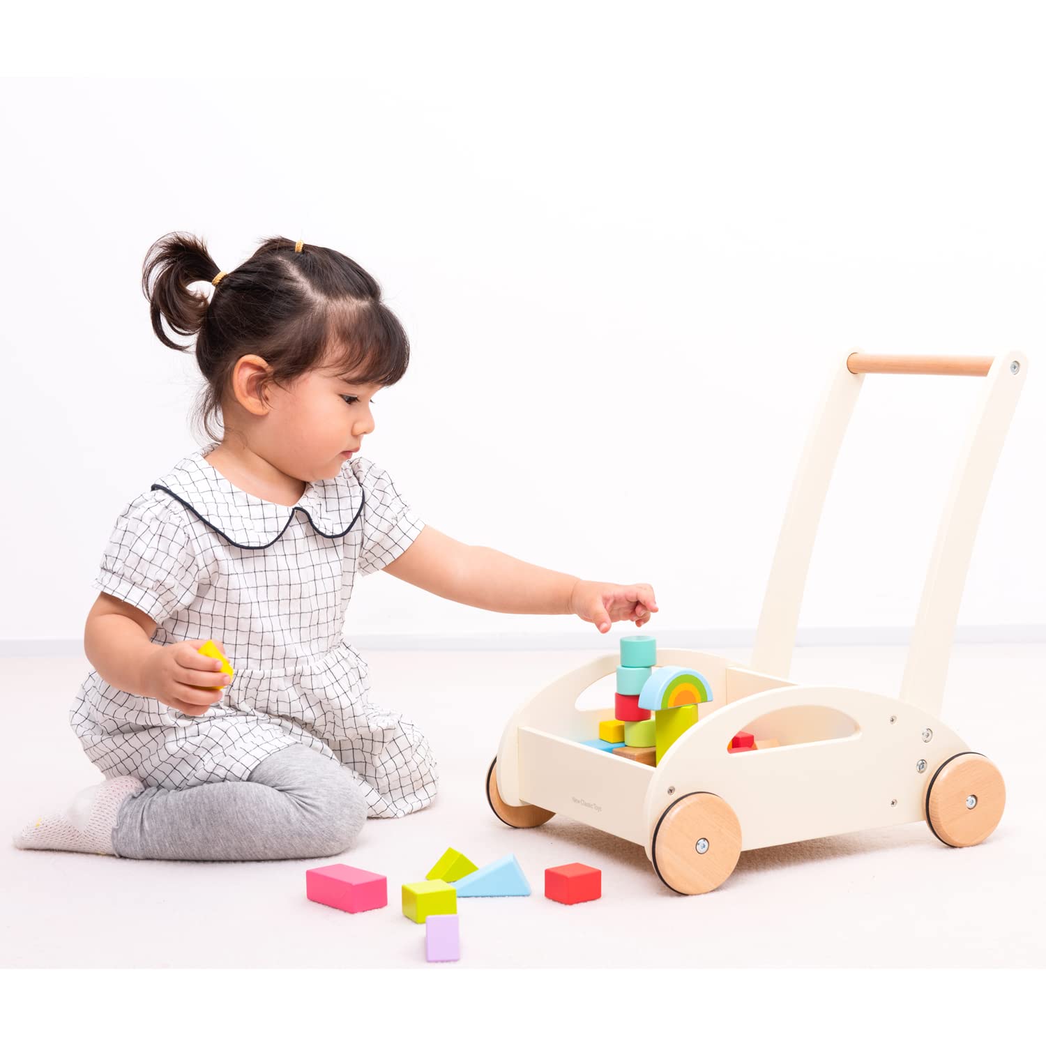 Woet® Holzspielzeug Lauflernwagen mit Bauklötzen - Schiebewagen und Bauklotz Set - Motorische Entwicklung - Ab 1 Jahren