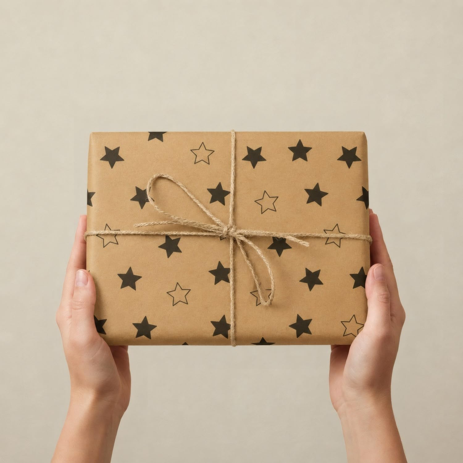 Rotolo di carta regalo Kraft, stelle nere, 31 cm x 80 m, bobina grande resistente, per regali di compleanno, eventi, negozi FP Fiesta Paper