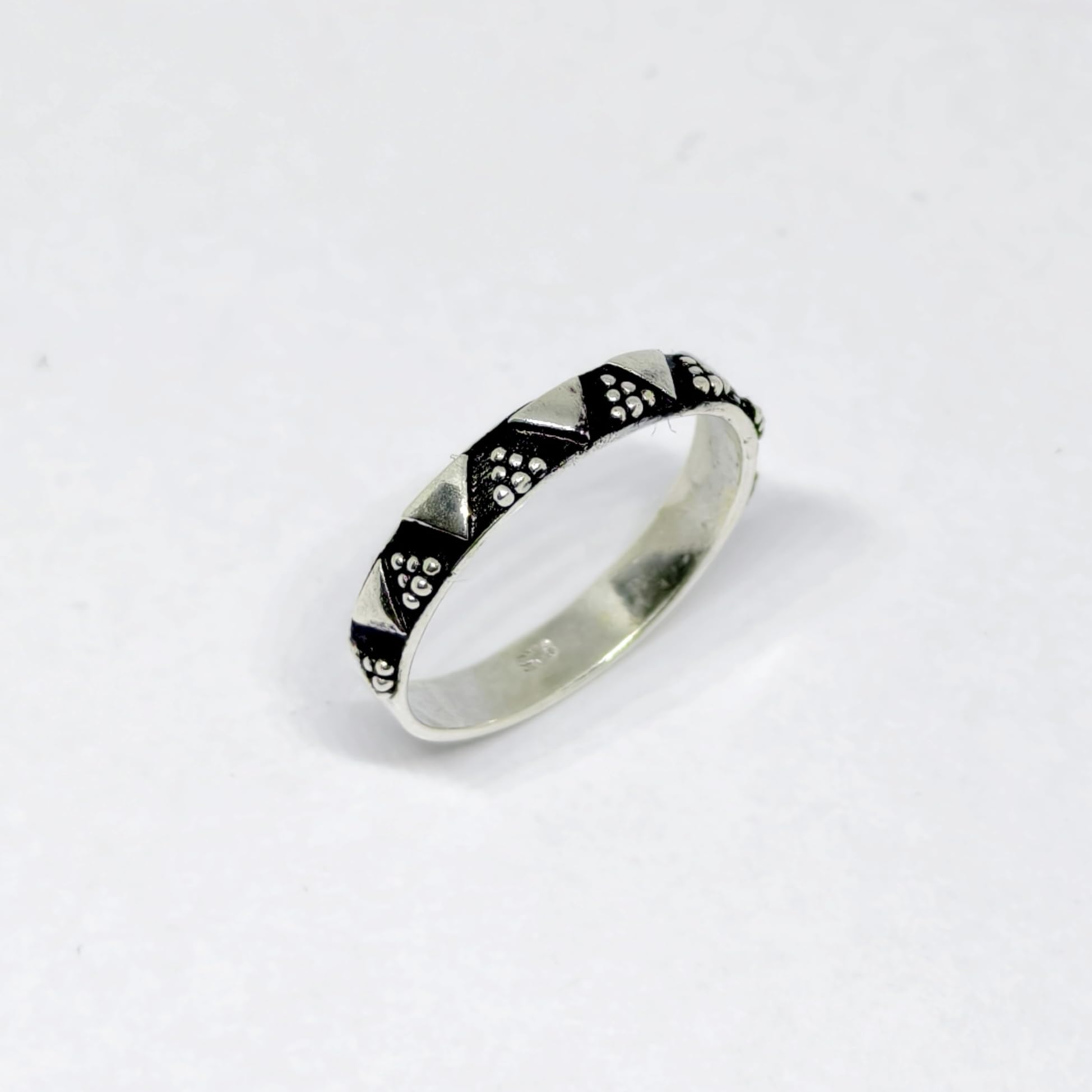 Anello a Banda Fatto a Mano in Argento Sterling 925, Design Boho Contemporaneo per Donna, Anello Minimalista Moderno per Impilare Gioielli di Moda