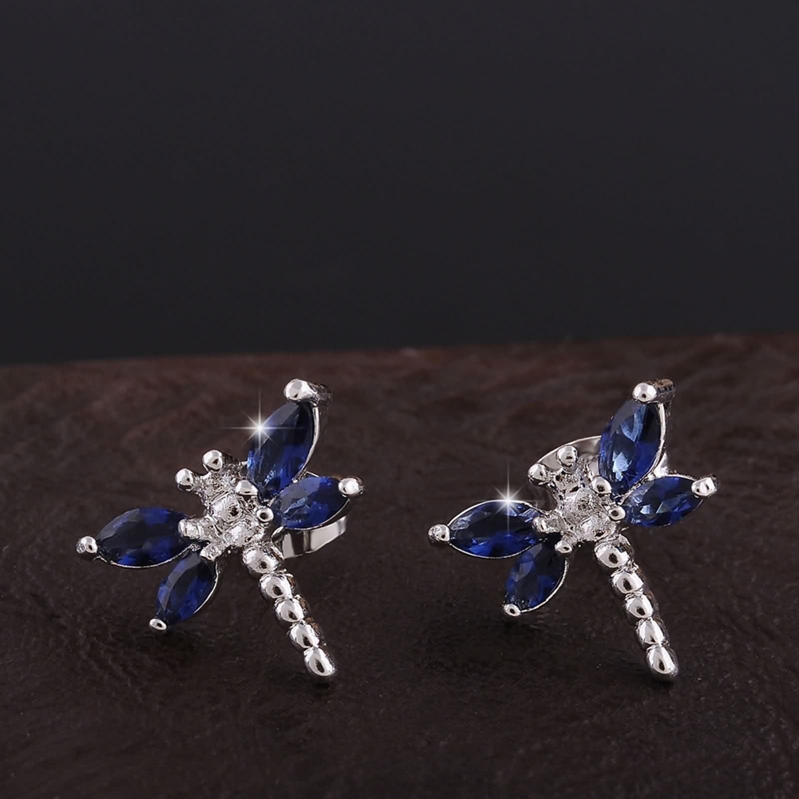 YDYDTTKD Kolczyki wkrętki z 14-karatowego białego złota, kształt ważki z wkrętem do chrząstki Moissanite Helix dla kobiet