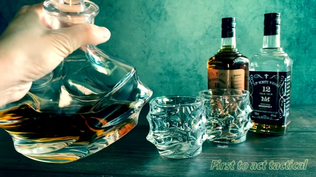 Whiskey Decanter & Glasses Set, Large Lead-Free Crystal Glass, Tasting