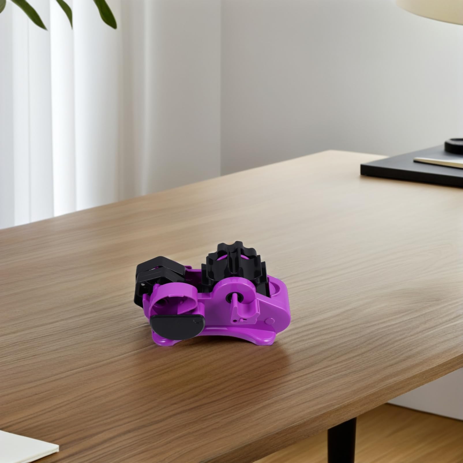 Dispensador de Cinta Adhesiva de Escritorio Púrpura de Plástico | Corte Preciso, Diseño Simple y Elegante, Uso en Oficina y Hogar, Formato Compacto para Mesa