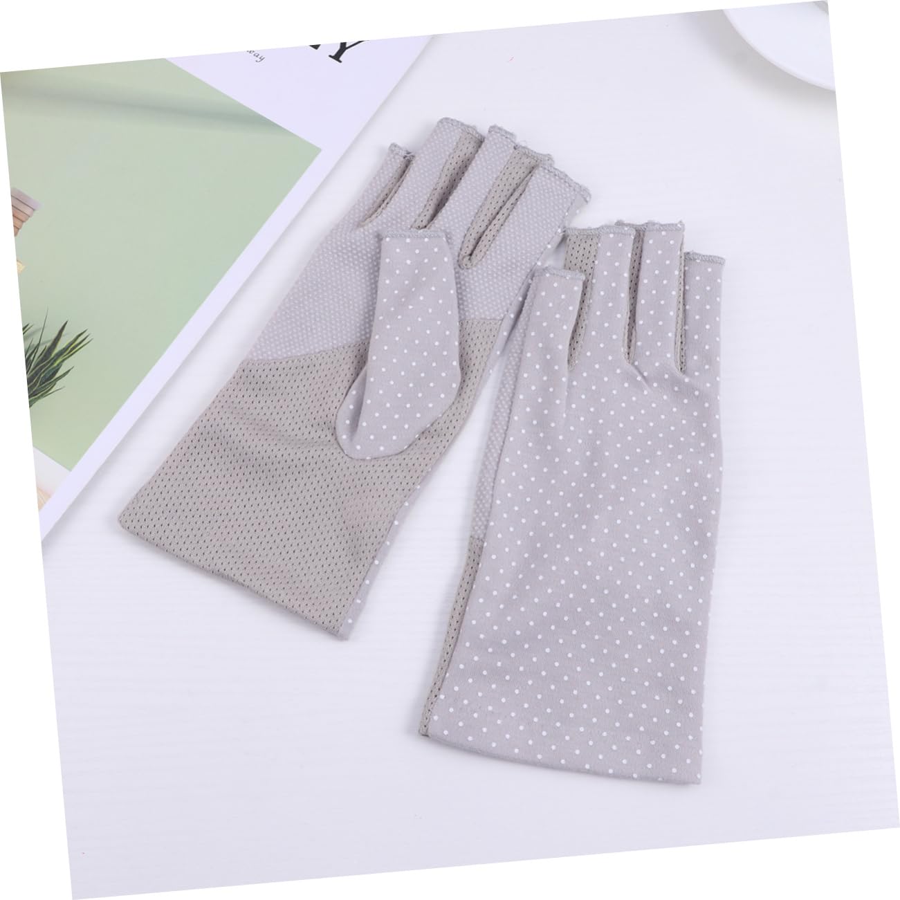 FOMIYES 1 Pair UV Protection Fingerless Gloves for Women Lightweight Sunblock Mittens for Outdoor Activities Cycling Climbing Driving Non Skid Design Grey
