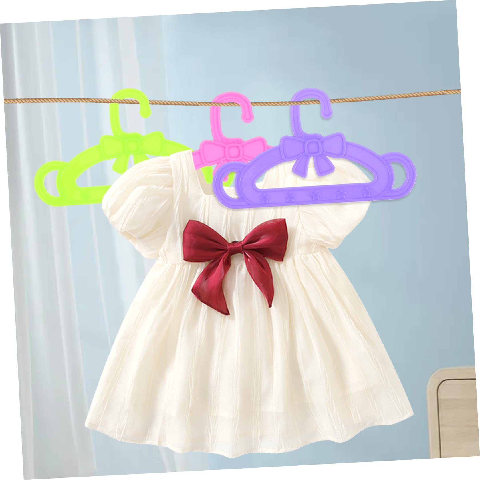 ERINGOGO 15 Perchas para Ropa de Muñecas de Plástico, Soporte para Ropa de Muñecas de Juguete, Adecuado para Niños en Navidad y Ocasiones Obsequios