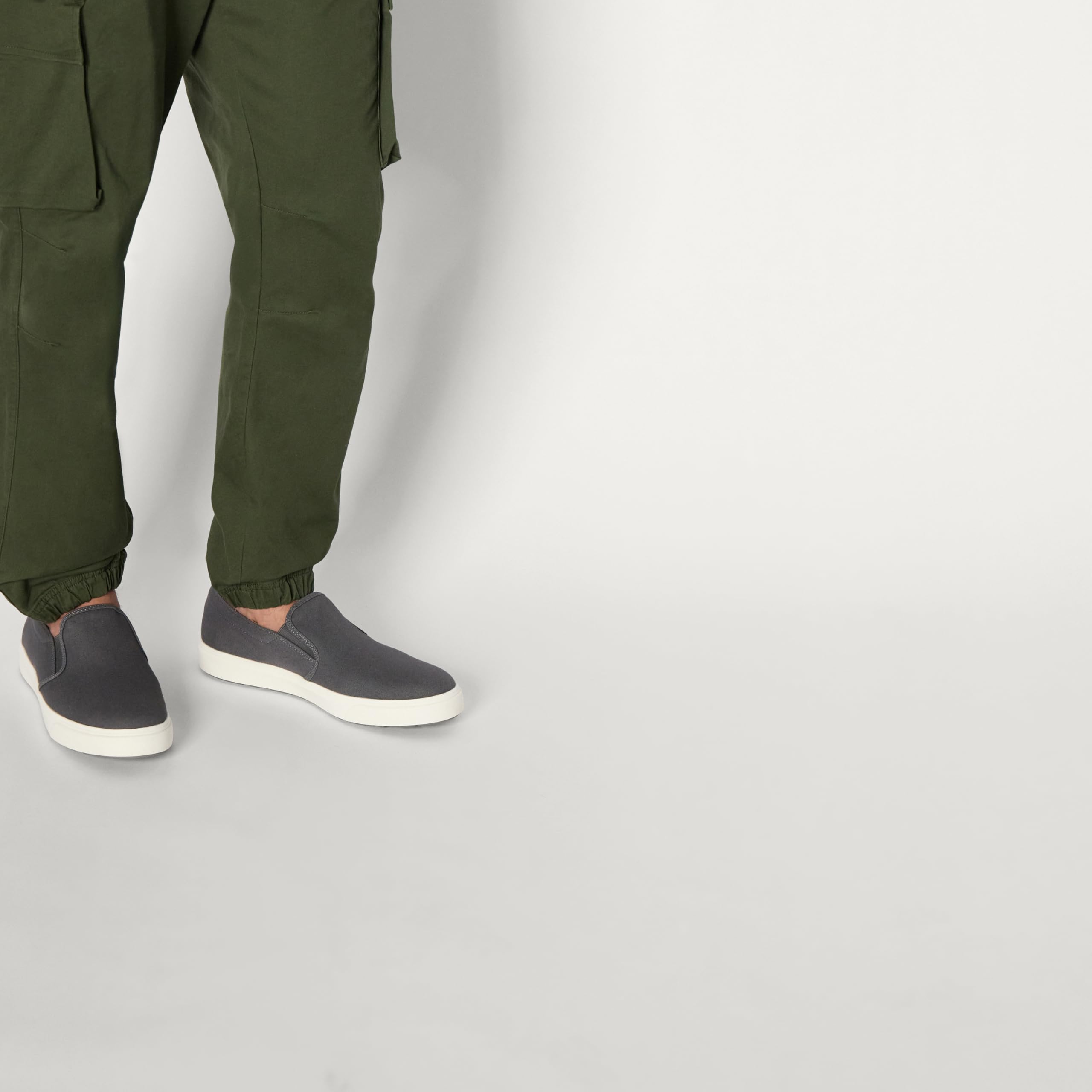 Amazon Essentials Men's Slip-on Sneakers