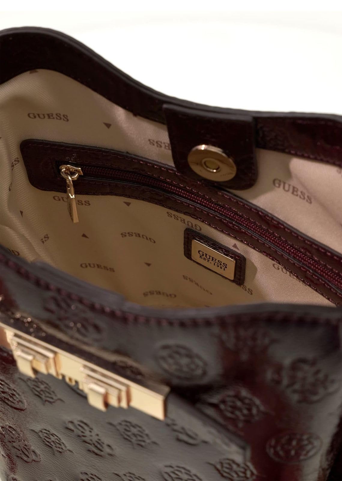 GUESS Umhängetasche Schultertasche Carmella Crossbody Bucket Bag Burgundy Logo dunkelrot