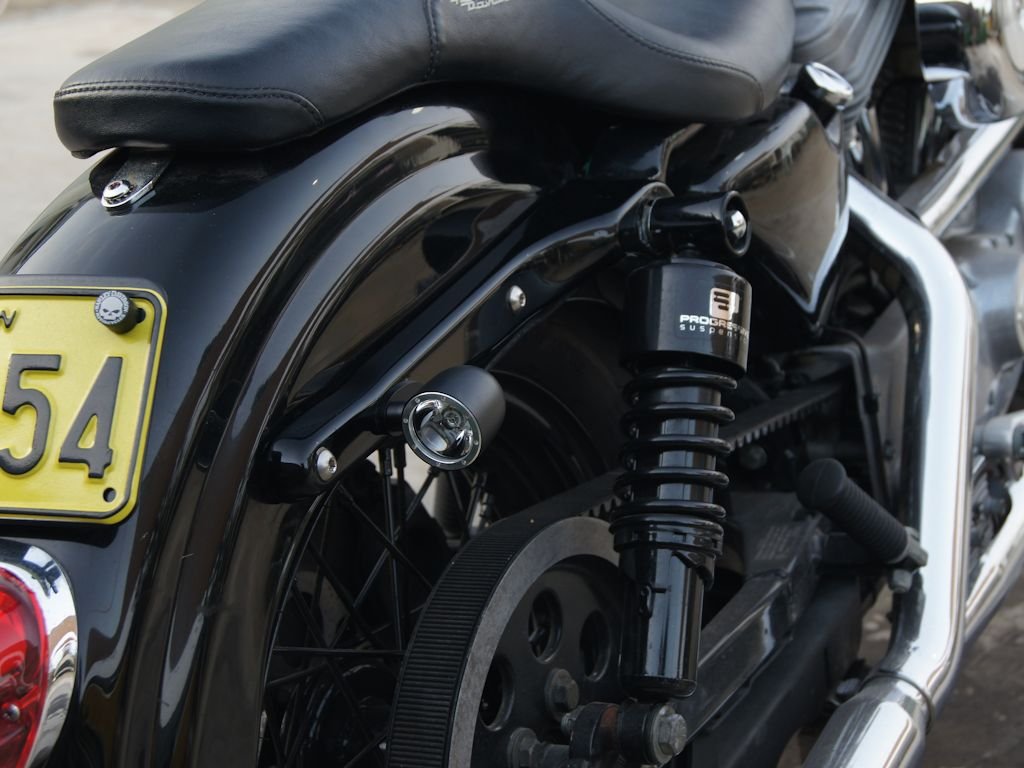Czarne zintegrowane czarne kierunkowskazy motocyklowe LED z stoperem światła polerowane wykończenie bez ramy