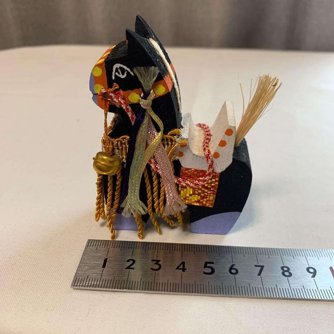 佐々木孝和作　岩手県郷土玩具 民藝手描きの瞳やまつ毛、ヒゲ、色彩が芸術的な張子猫 佐々木孝和作 岩手県郷土玩具 民藝手描きの瞳やまつ毛、ヒゲ、色彩