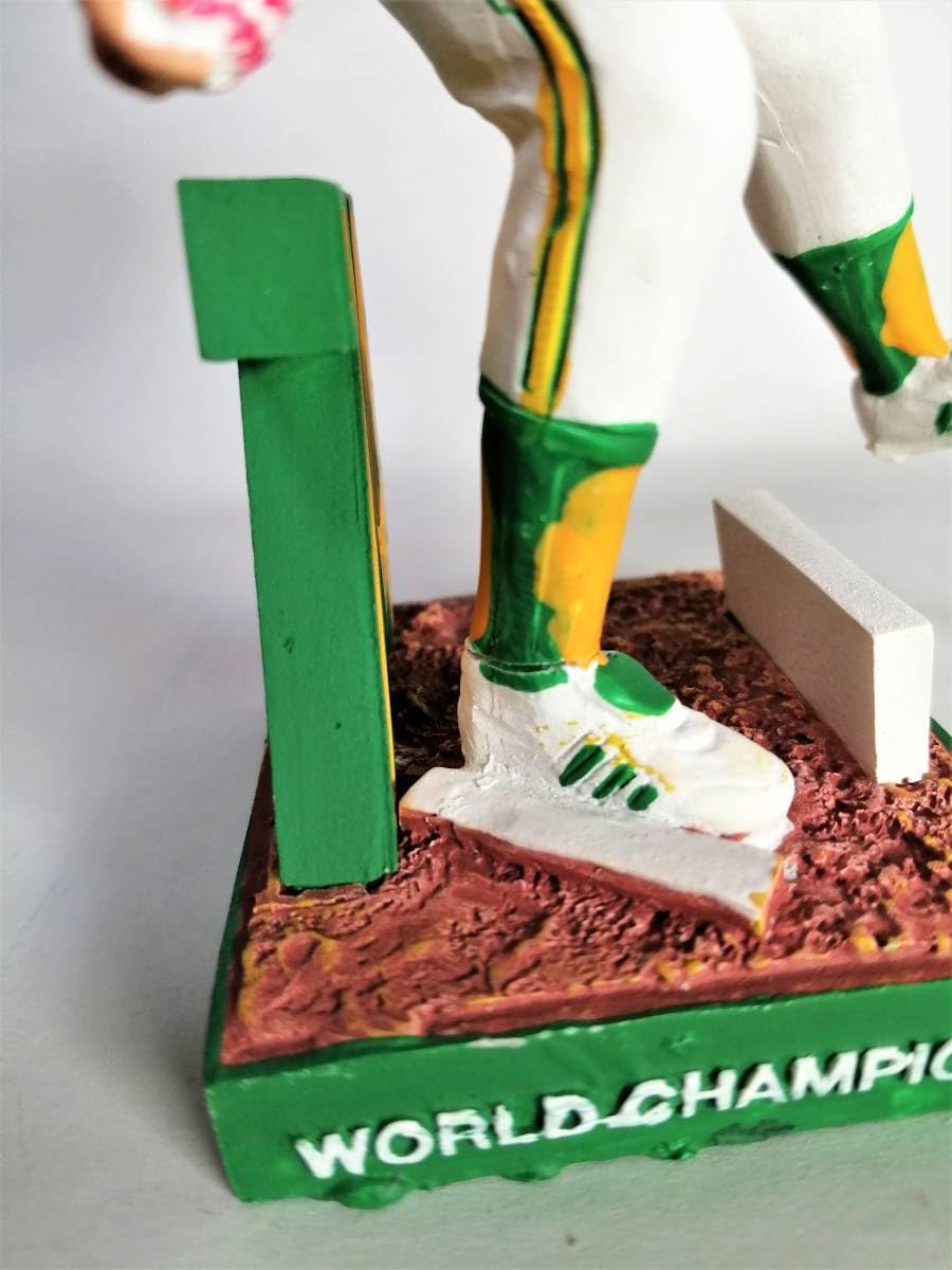 キャットフィッシュ・ハンター／”1974ワールドチャンピオン” ボブルヘッド人形 Amazon.co.jp: キャットフィッシュ ハンター／”1974 ワールド