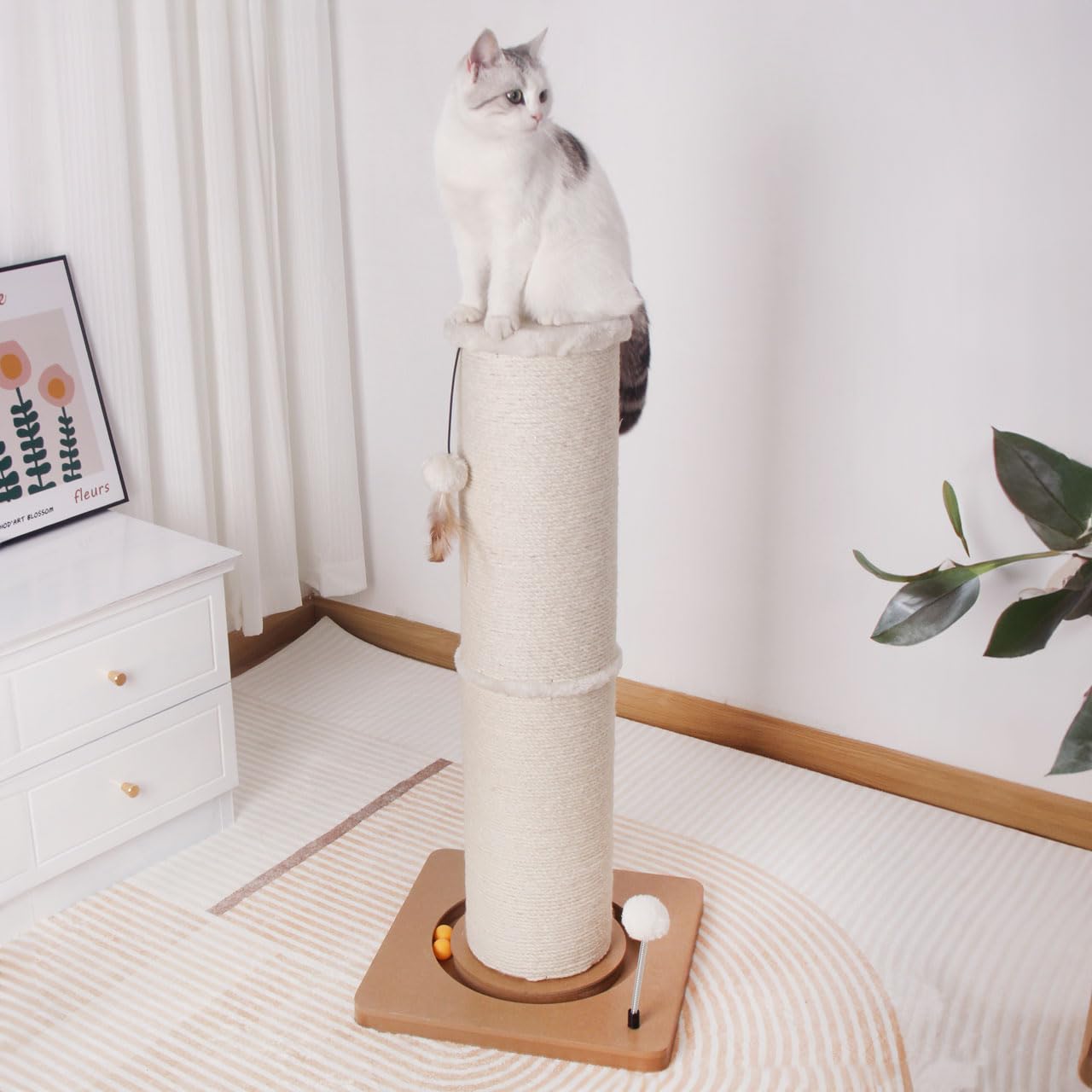 CanadianCat Company | Kratzstamm für Katzen - Carla - mit Spielzeug | interaktives Katzenspielzeug selbstbeschäftigung | mit 82cm-hoher Kratzsäule Ø20cm | ca. 40 x 40 x 86 cm