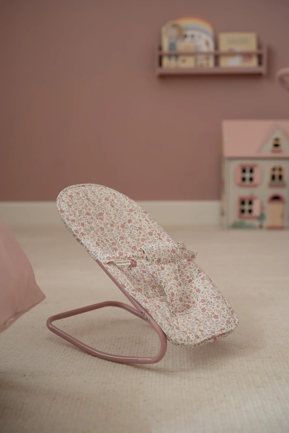 Little Dutch Balancín de metal con forro de algodón y cinturón de seguridad para muñecas de 33 a 46 cm - Soft Flowers Blanco/Rosa