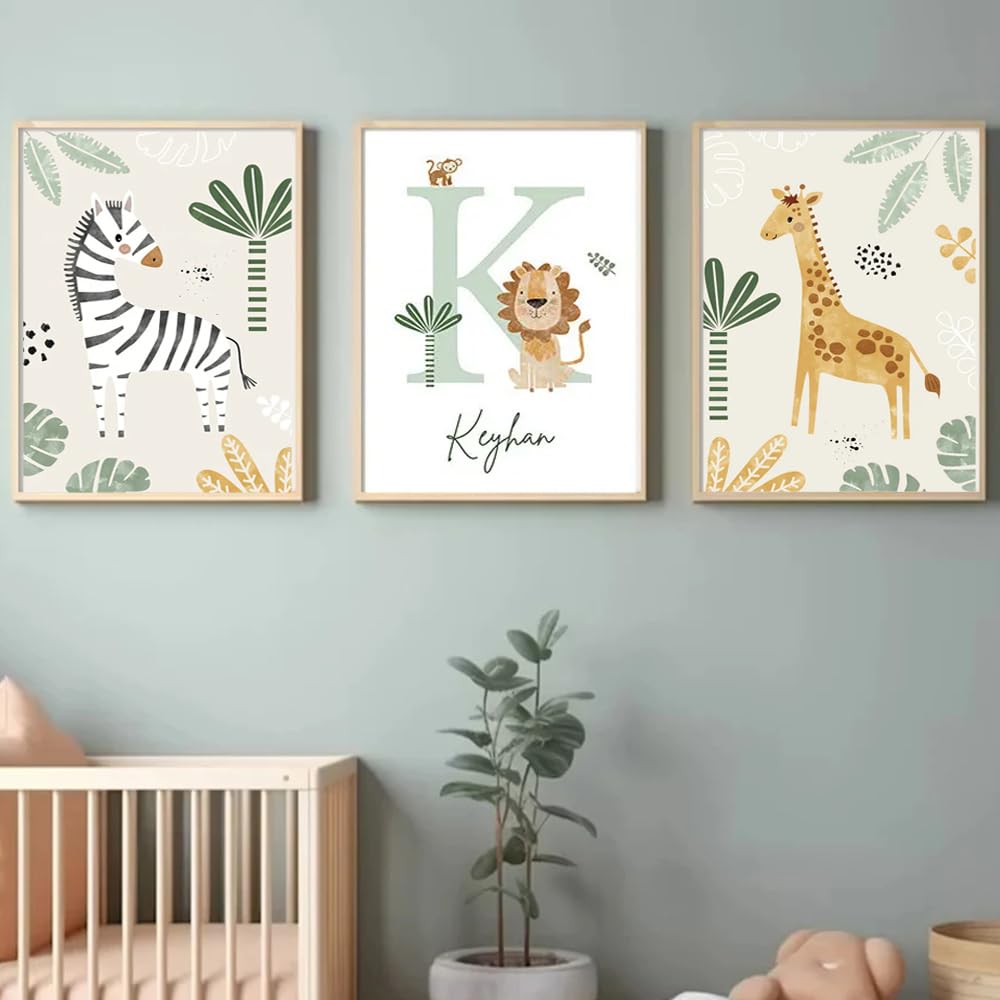 3 Quadri Giungla Bambini 30 x 40 Quadretti Personalizzati Bimba Poster Cameretta Neonato con Iniziale Nome Beige Verde Boho Stampe per Cameretta Ragazzi Zebra Giraffa Quadro Tela Senza Cornice