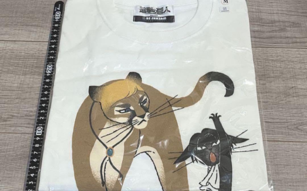 Amazon.co.jp: 進撃巨人 黒ねこ意匠 Tシャツ Mサイズ エルヴィン