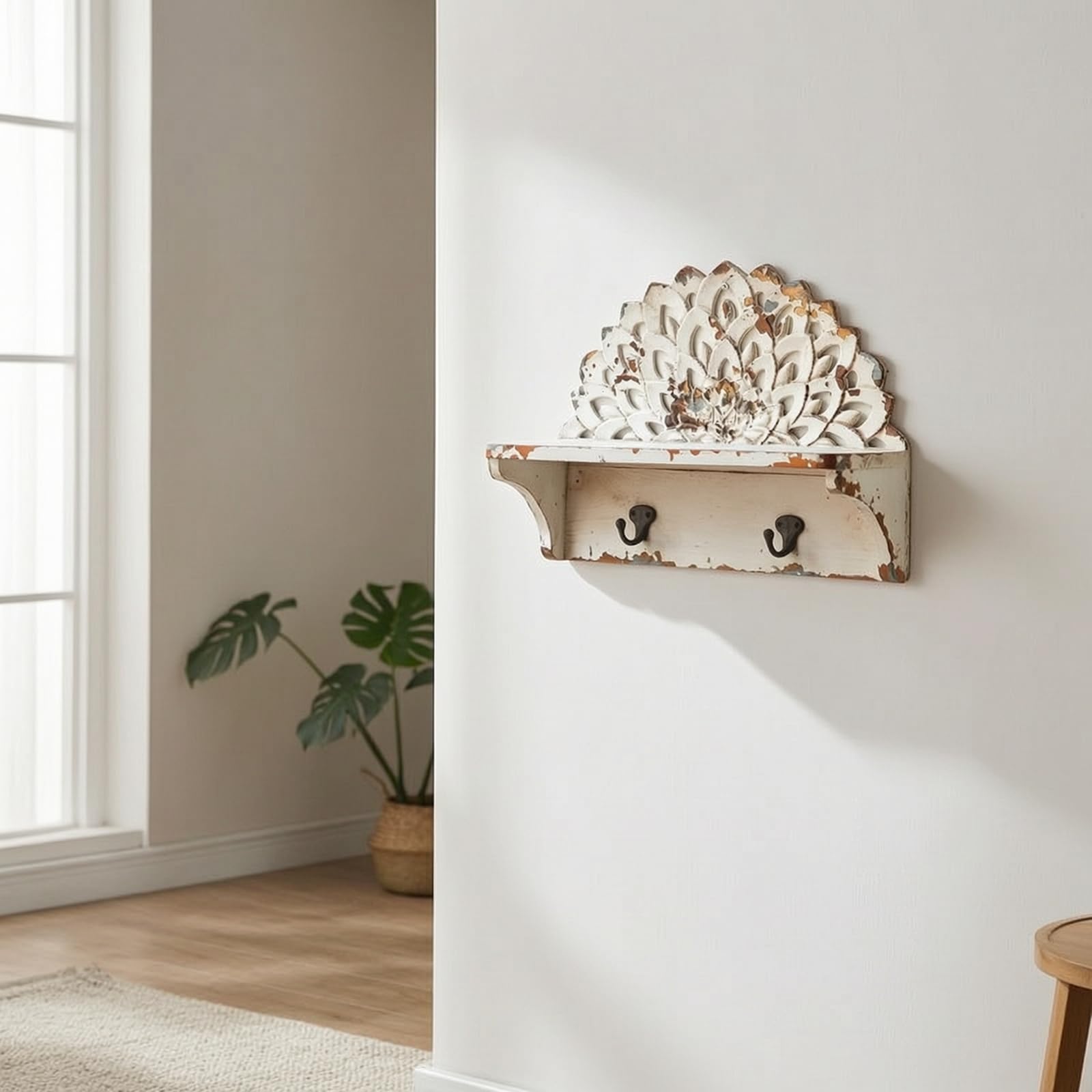 KESOTO Mensola da Parete in Legno con Ripiano Scaffale Portaoggetti Pannello Traforato Floreale E Finitura Antica Adatta per Ingresso Corridoio Lavanderia 40cmx29.5cmx12.5cm
