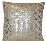 El patrón varía Textile London Funda de cojín metalizada con diseño de estrellas geográficas doradas, color gris natural, tela de lino, 40,64 cm