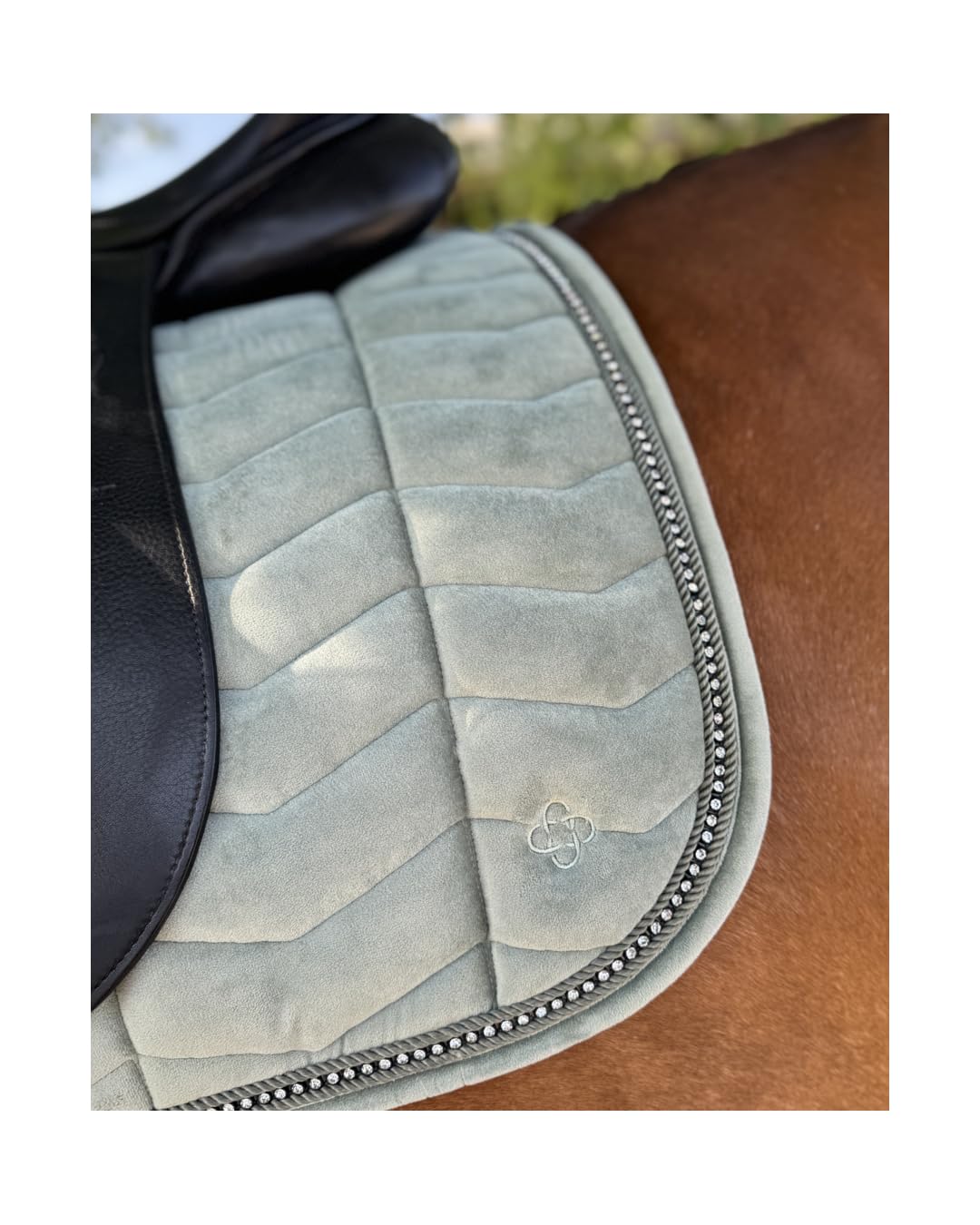 4Horses Dressurschabracke Leeds, atmungsaktive Schabracke mit Coolmax-Futter, Schaumstoffpolsterung, Polyfill und Klettschlaufen
