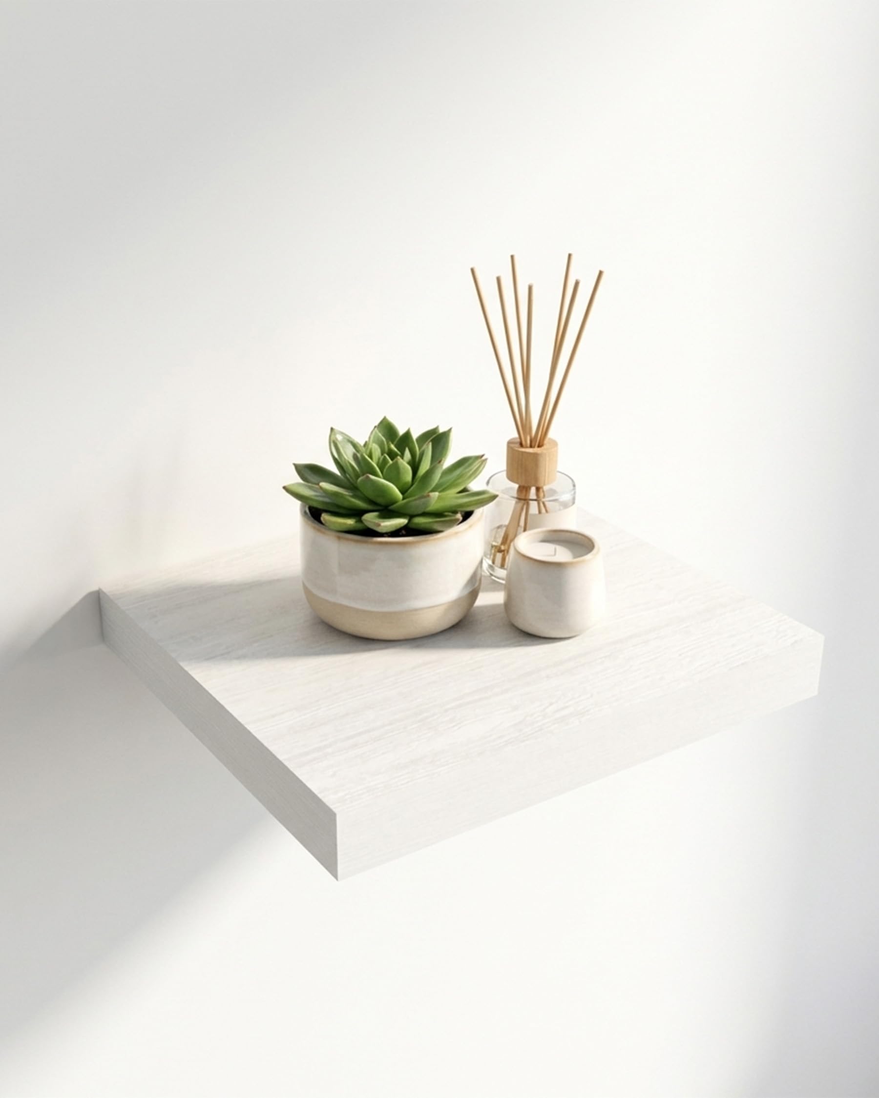 Étagère murale blanche pour optimiser le rangement des murs