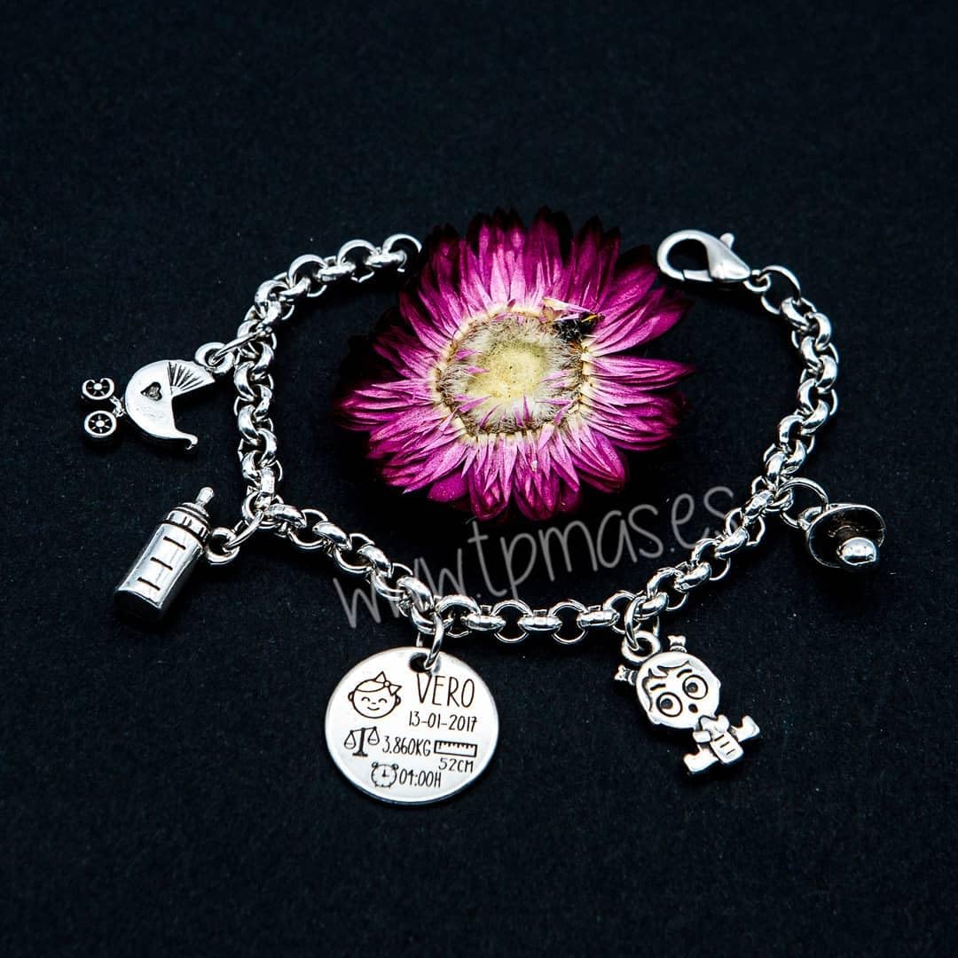Pulsera charms NATALICIO. Personalizada con todos lo datos de nacimiento de tu bebé. Ideal para regalar el DÍA DE LA MADRE, cumpleaños y ocasiones especiales. Regalos nacimiento. Regalos TPMAS