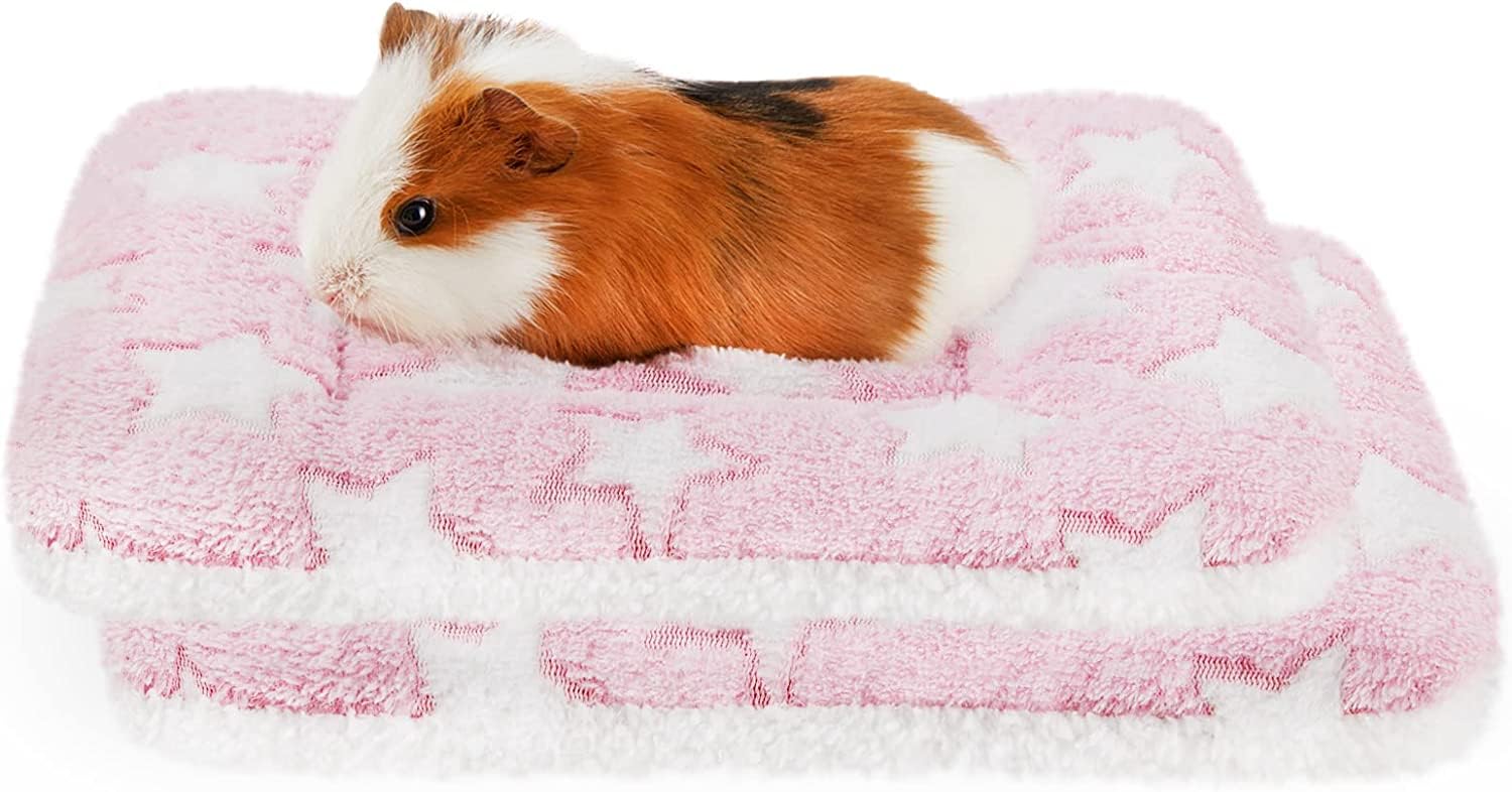 Amakunft Paquete de 2 almohadas cuadradas de conejillo de indias de felpa, acogedora cama de dormir para hámsteres, erizo, accesorios de jaula de conejo (estrella rosa, mediano)