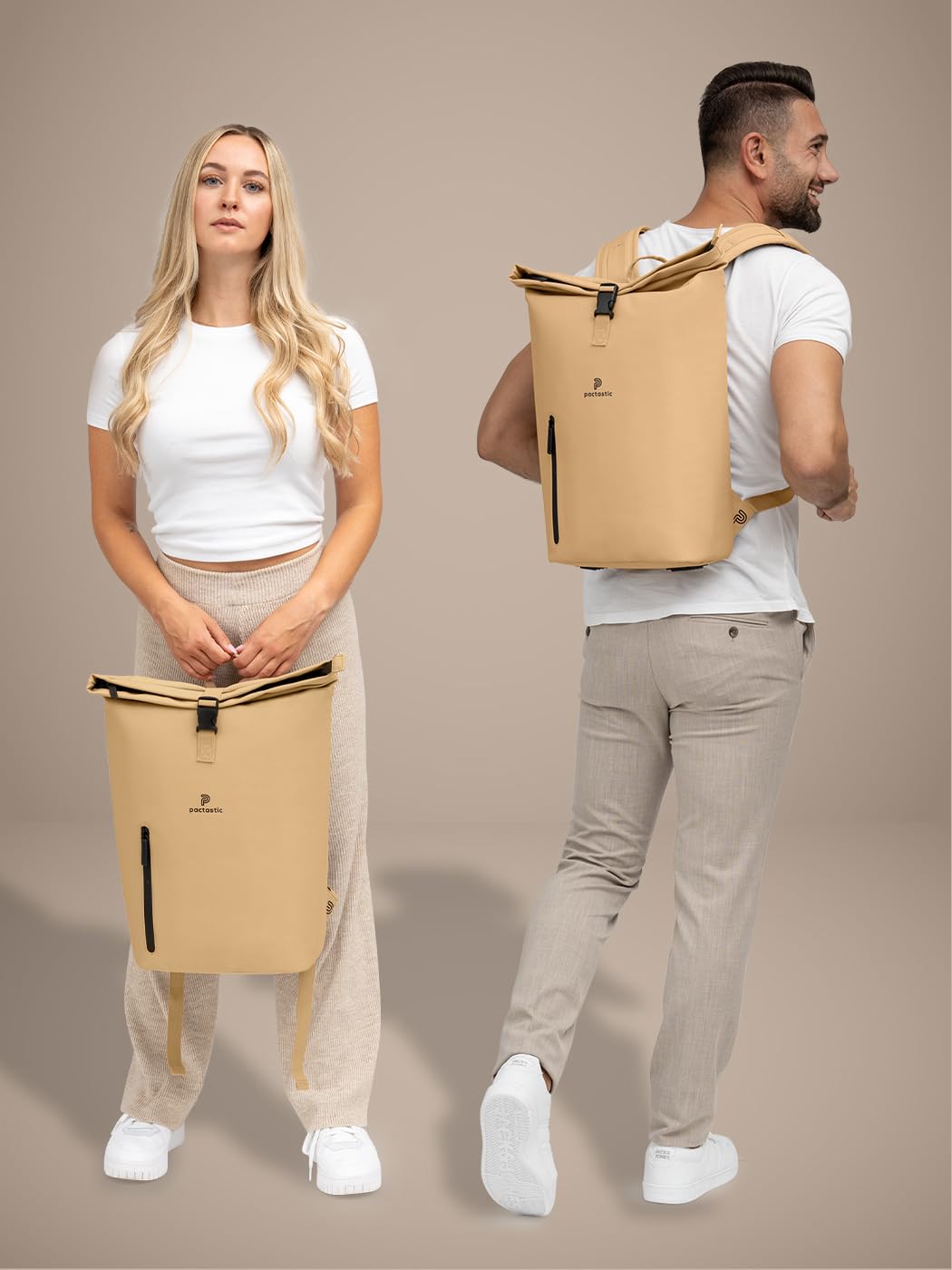 Pactastic großer Rolltop Rucksack mit Tragegriff | 660 Gramm leichter Rucksack aus wasserabweisendem veganem Tech-Material | 36 x 15 x 45 cm mit integriertem Schlüsselanhänger und Laptopfach