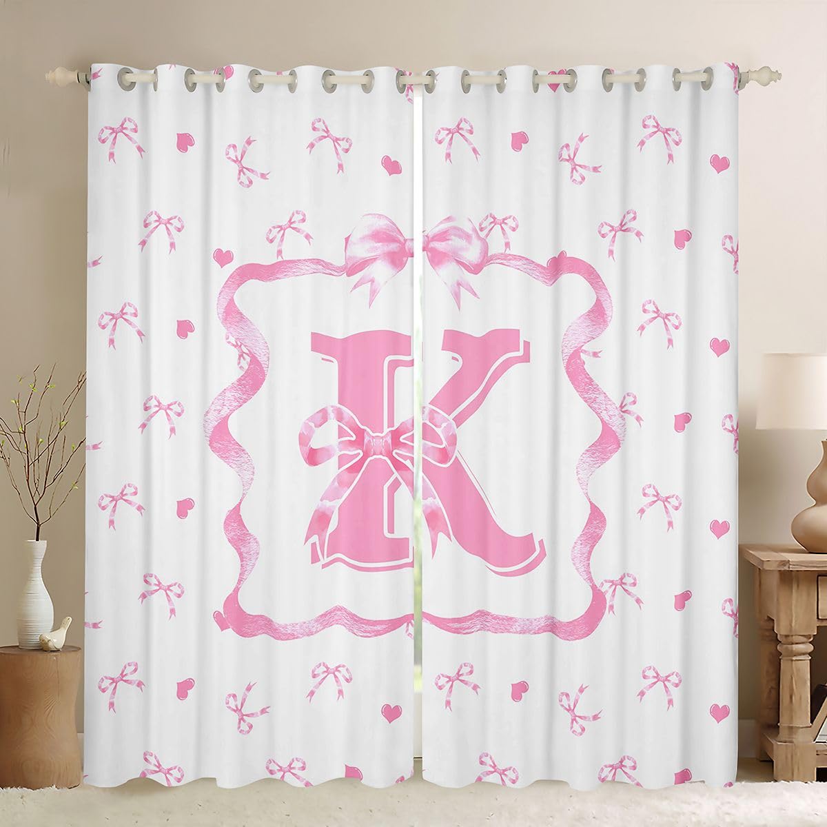 Homewish Różowy inicjał K kokarda zasłony okienne 117 x 183 cm 2 zestawy paneli - spersonalizowane zasłony zaciemniające kokardki różowe i białe kokardki zasłony okienne urocza muszka do