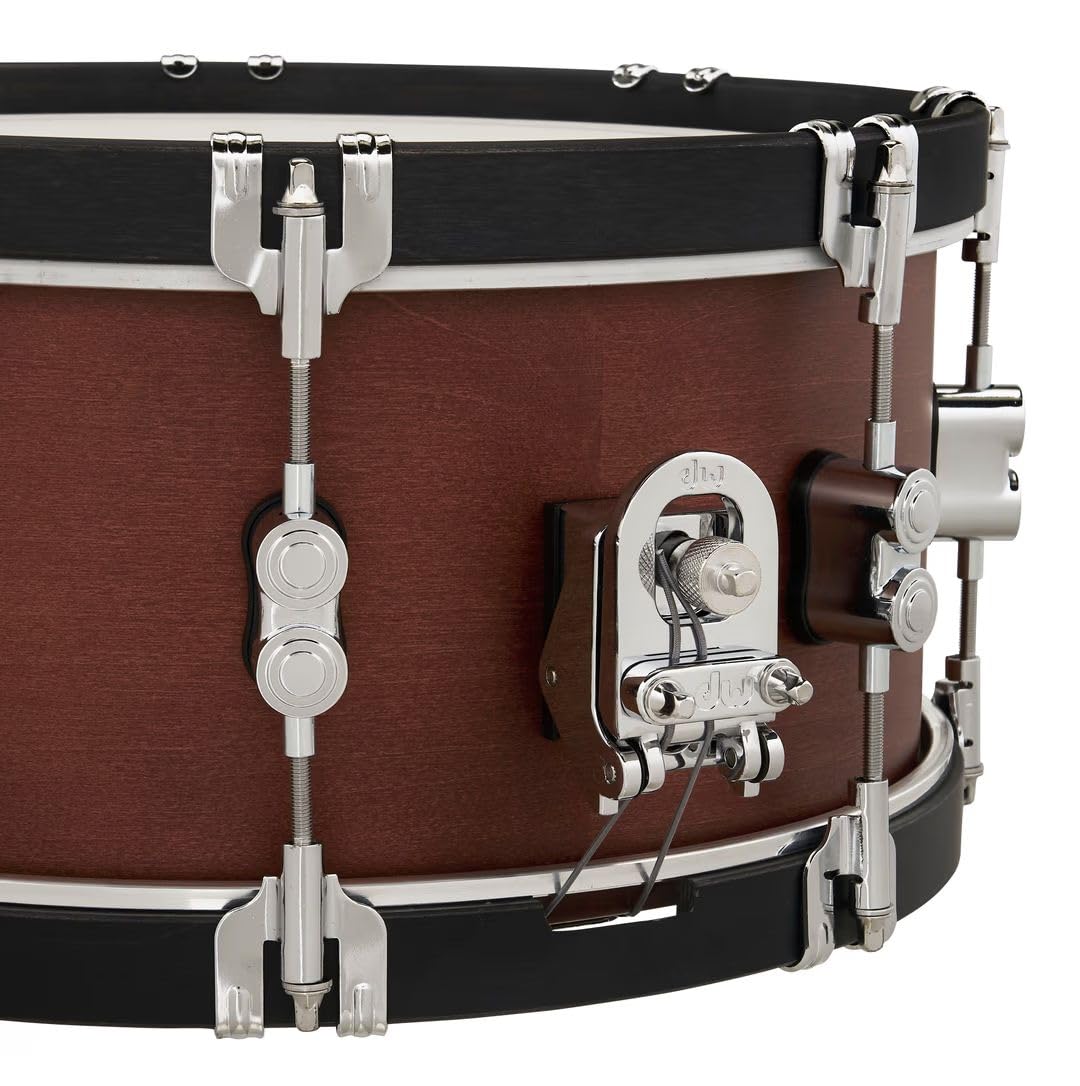 Pacific Drums Concept Classic Snare, 35,6 cm x 16,5 cm, finitura Ox Blood, cerchi in legno finitura ebano | Caratteristiche: look moderno e classico con fusti in acero e cerchi contrapposti