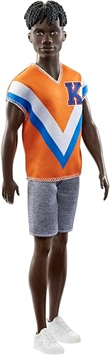 Barbie Fashionistas Ken Fashion Doll #203 con cabello negro trenzado con camiseta atlética naranja, pantalones cortos y zapatillas blancas